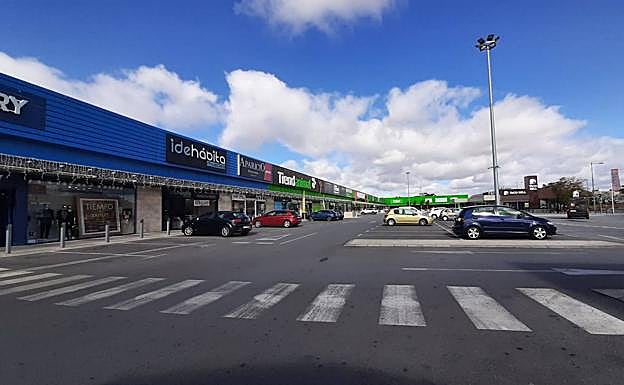 Aspecto del aparcamiento de Granaíta a las 11.15 horas.