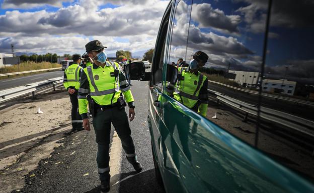 La Junta asume como «muy probable» que Andalucía limite la movilidad en sus provincias