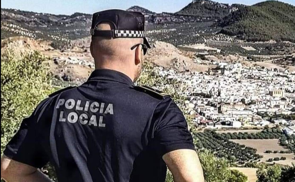 Un agente de la localidad de Íllora en una imagen de archivo. 