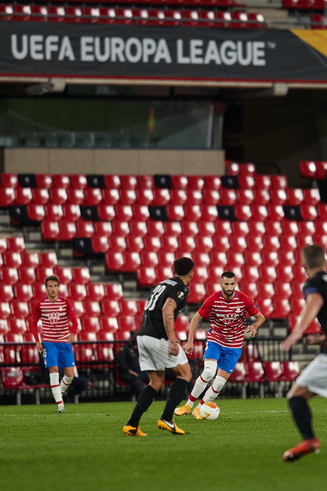 El conjunto rojiblanco se ha estrenado en Europa League en Los Cármenes