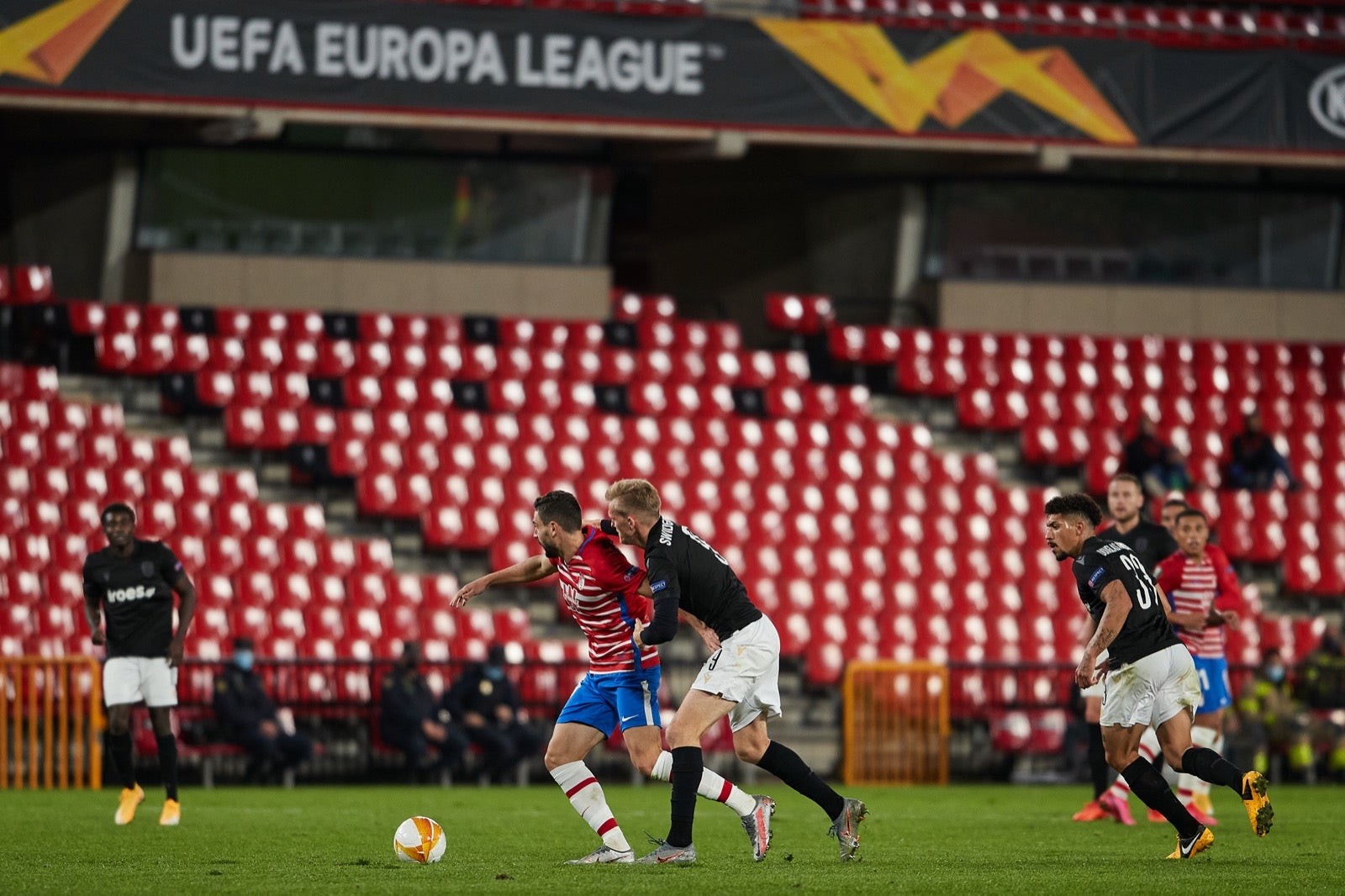 El conjunto rojiblanco se ha estrenado en Europa League en Los Cármenes