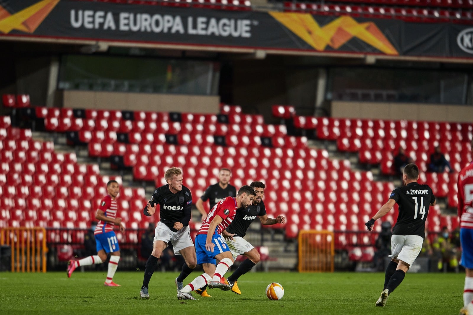 El conjunto rojiblanco se ha estrenado en Europa League en Los Cármenes