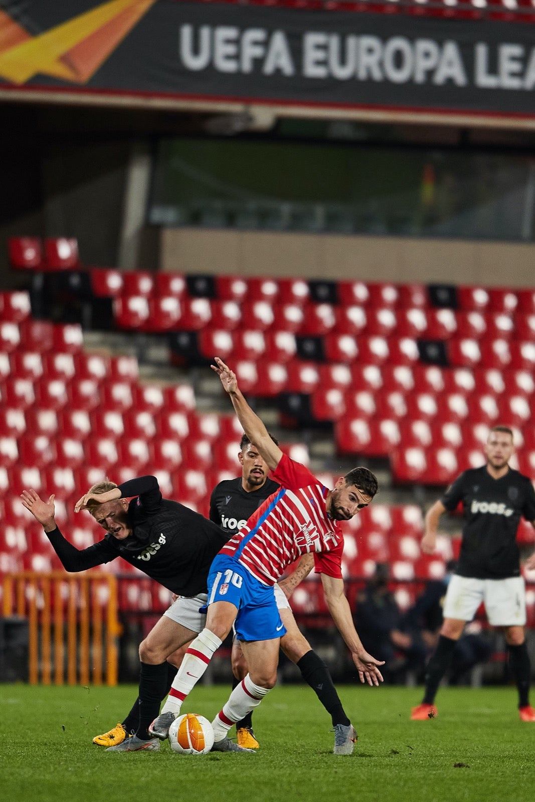 El conjunto rojiblanco se ha estrenado en Europa League en Los Cármenes