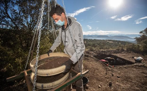 Localización de la Cova Colomera en la Península Ibérica y en la parte