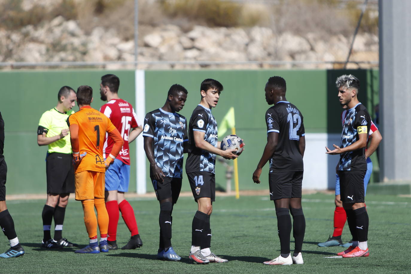 Revive en fotos el derbi entre ambos conjuntos 