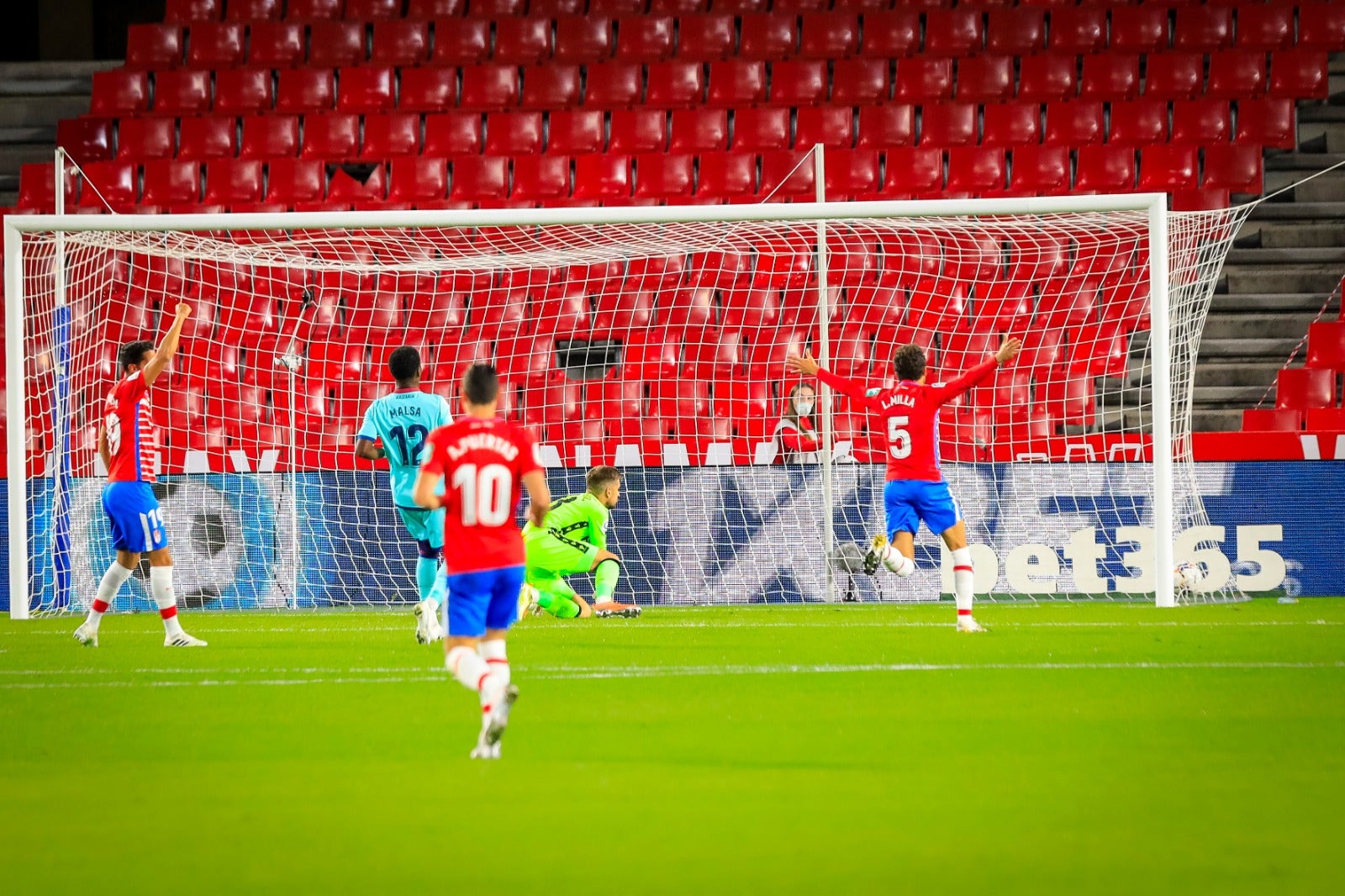 Revive en imágenes el encuentro entre rojiblancos y granotas