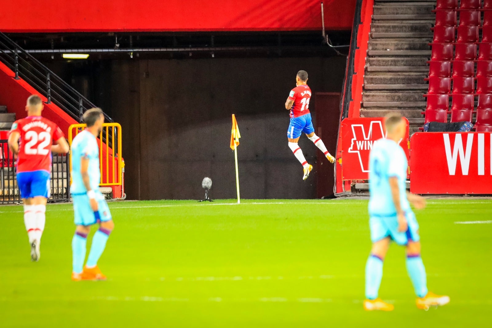 Revive en imágenes el encuentro entre rojiblancos y granotas