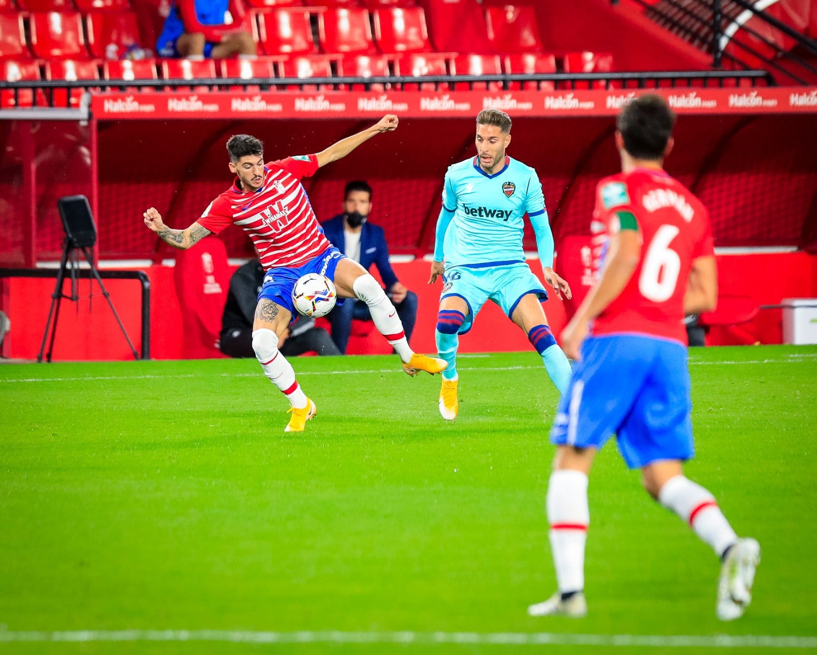 Revive en imágenes el encuentro entre rojiblancos y granotas