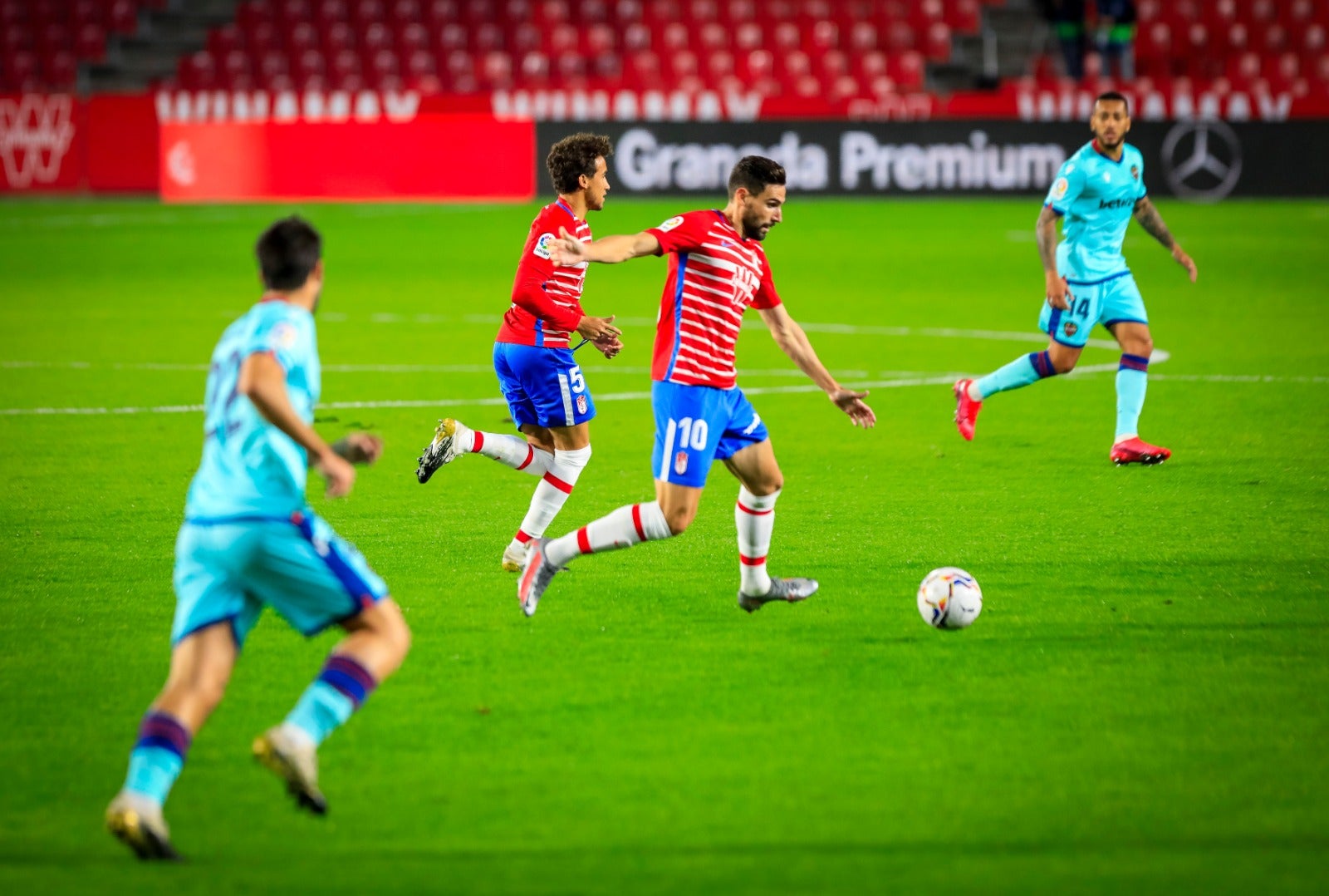 Revive en imágenes el encuentro entre rojiblancos y granotas