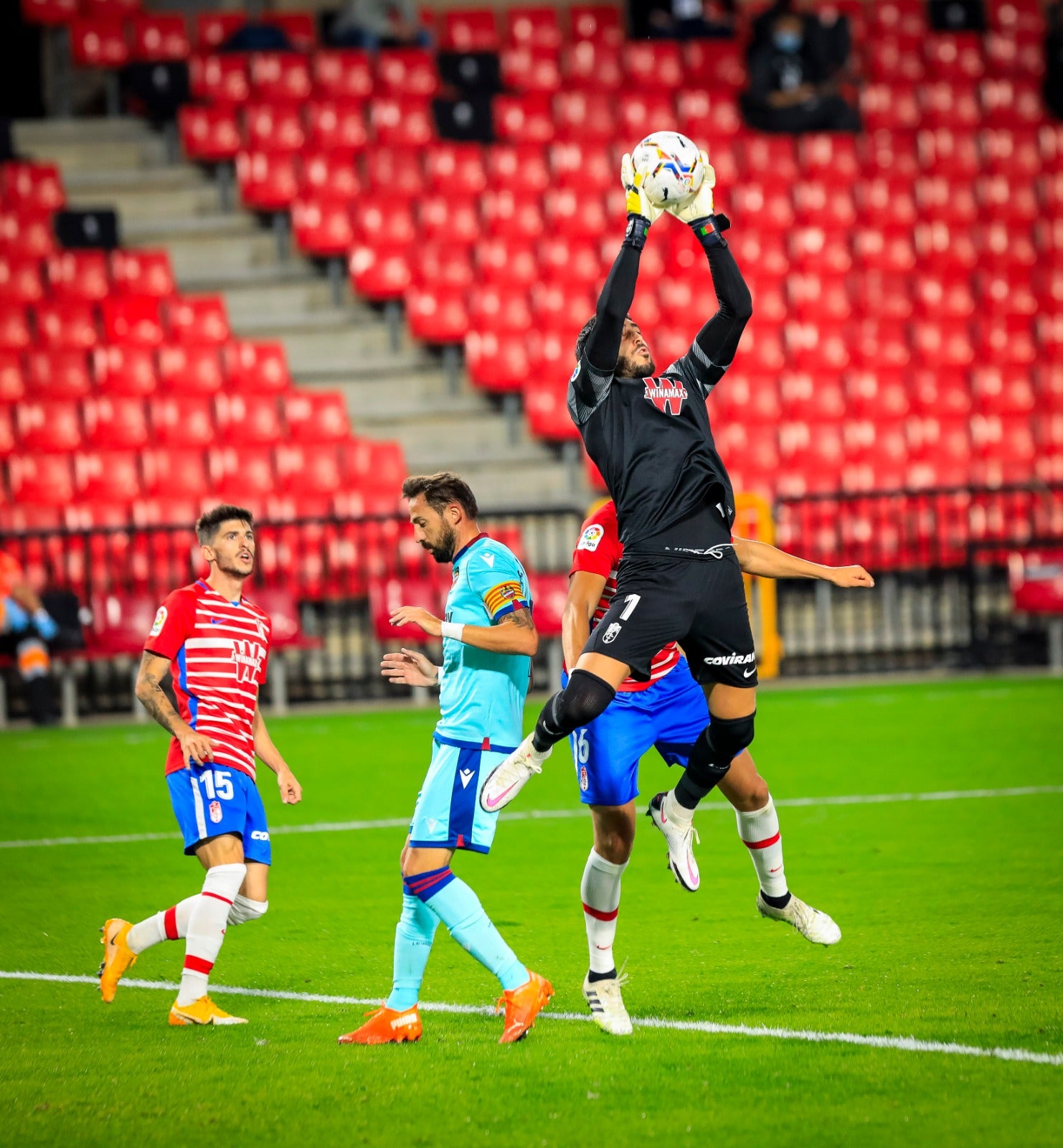 Revive en imágenes el encuentro entre rojiblancos y granotas