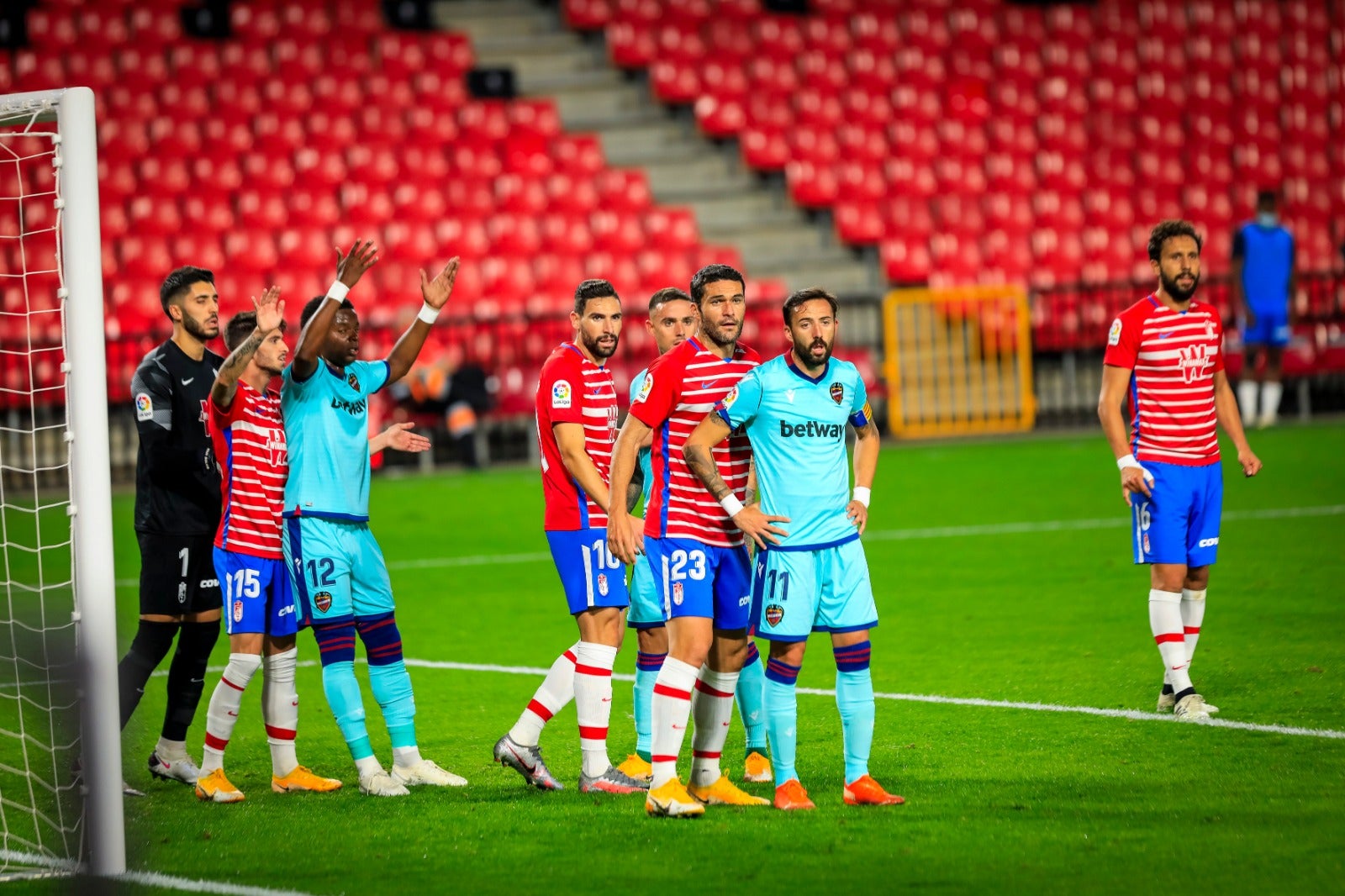 Revive en imágenes el encuentro entre rojiblancos y granotas