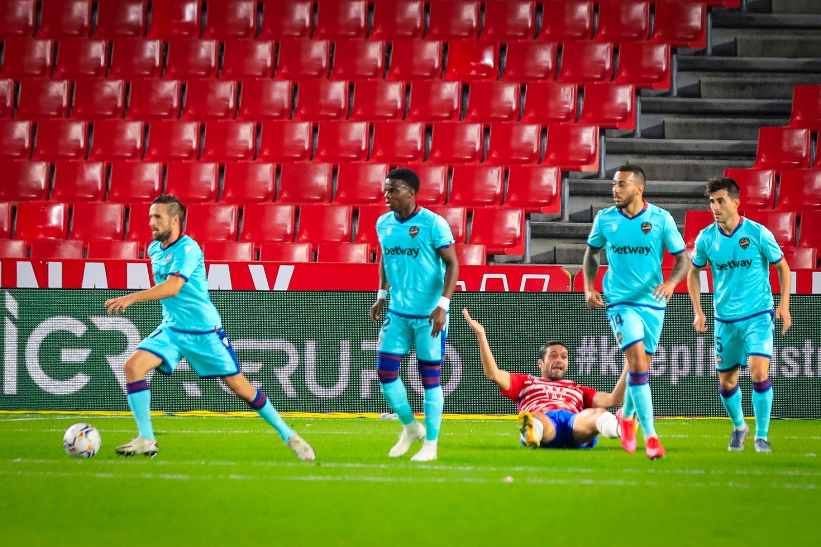 Revive en imágenes el encuentro entre rojiblancos y granotas