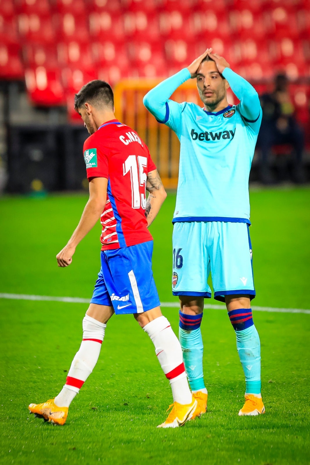 Revive en imágenes el encuentro entre rojiblancos y granotas