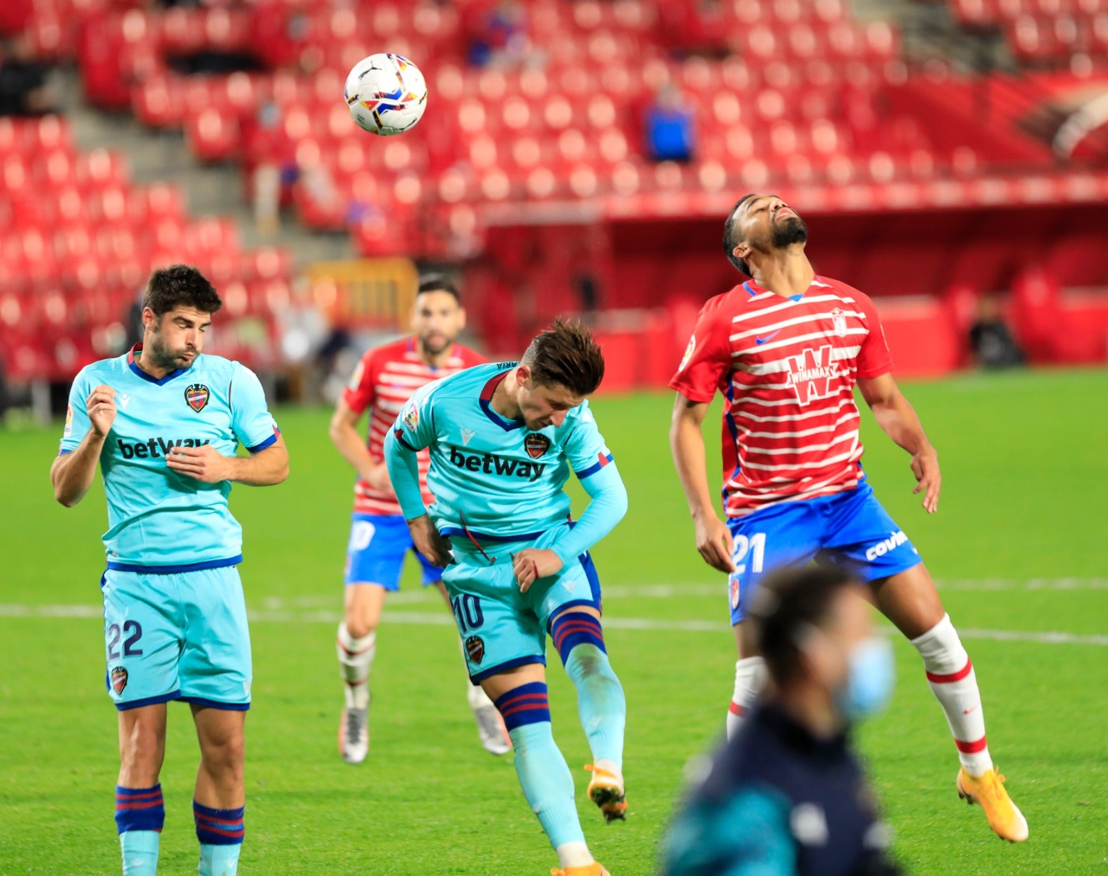 Revive en imágenes el encuentro entre rojiblancos y granotas