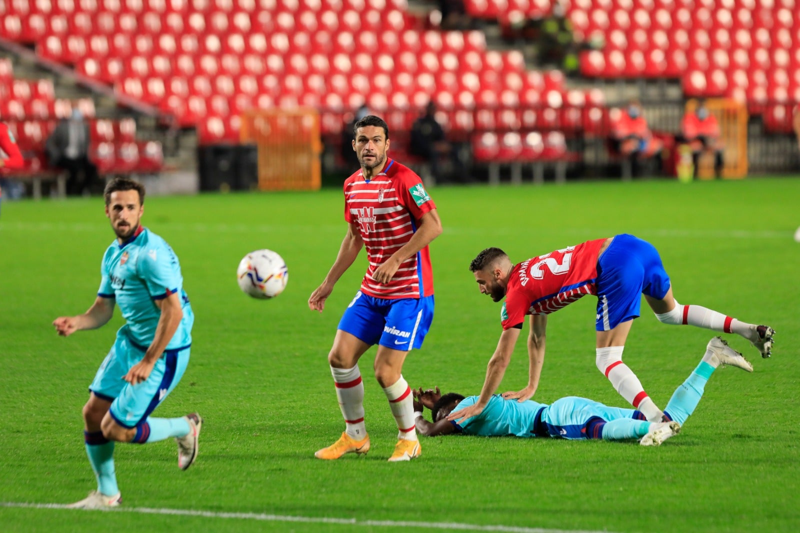 Revive en imágenes el encuentro entre rojiblancos y granotas