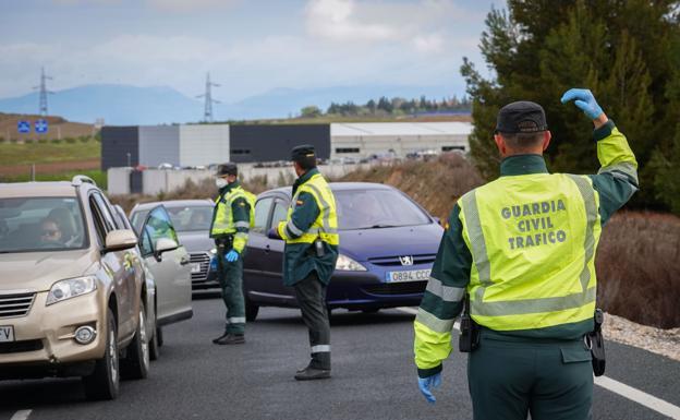 ¿Se puede pasar en coche por la Andalucía confinada para ir a otra región que no lo esté?