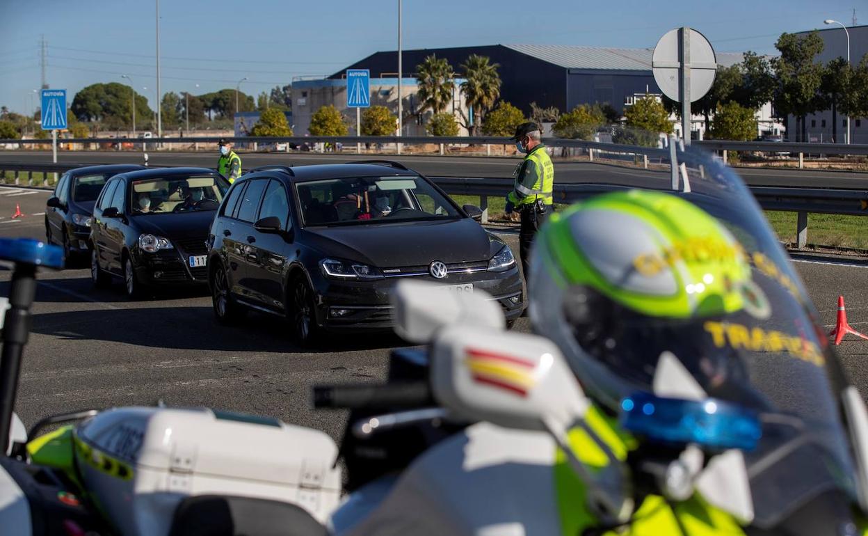 Prohibir que se fume al volante no está previsto a pesar de los datos: encender un cigarrillo hace que se conduzca a ciegas durante más de 100 metros.