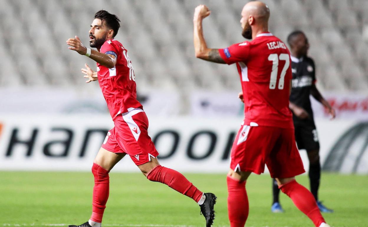 Jordi Gómez celebra su golazo desde 56 metros al PSV Eindhoven, en el partido de Europa League del pasado jueves. 