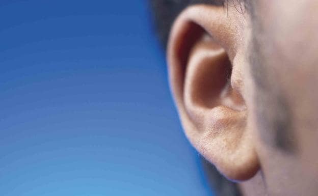 Pitidos en los oídos: el síntoma prolongado de algunos enfermos de Covid-19 según un estudio