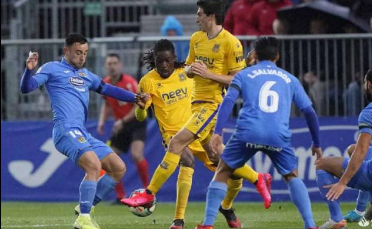 Duelo anterior entre Alcorcón y Fuenlabrada en Segunda división. 