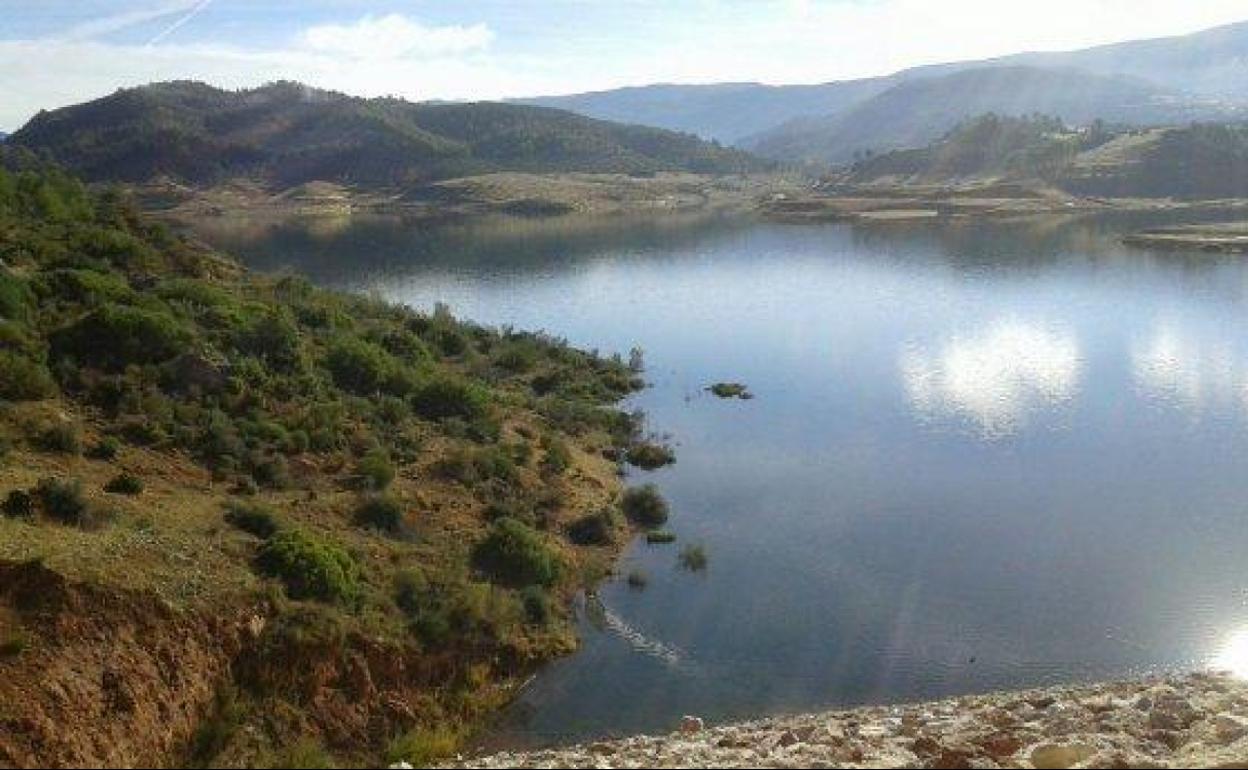Imagen del embalse de Siles.