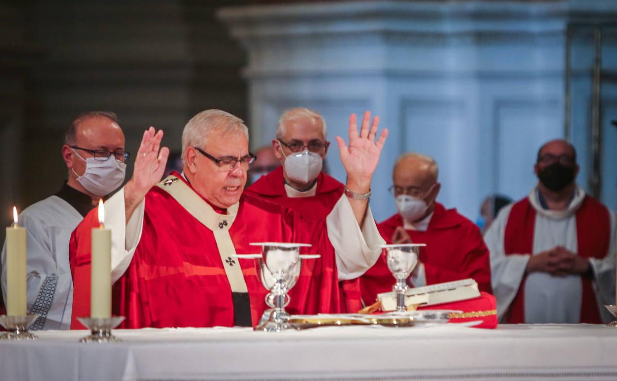 Misa en la Catedral de Granada.