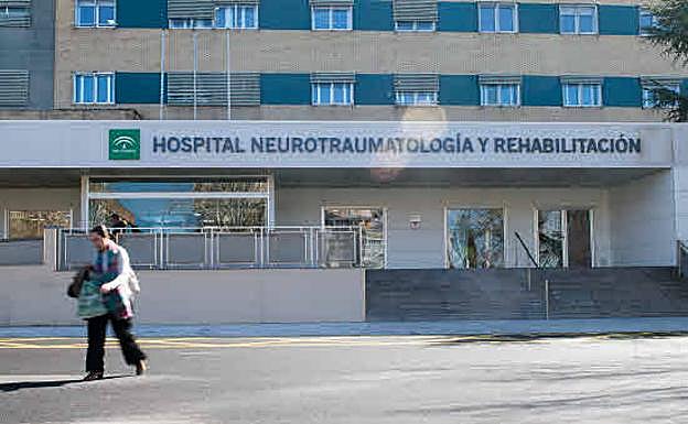 Cierran la planta de Neurología del hospital de Trauma de Granada por un brote al que ya asocian 34 contagios