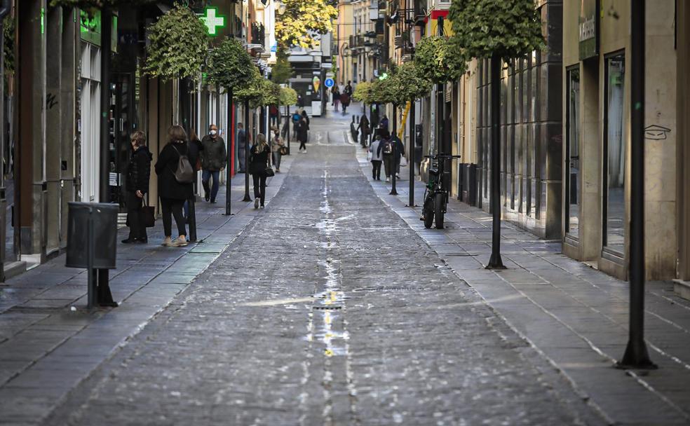 Granada amanece en un espejismo de vieja nueva normalidad