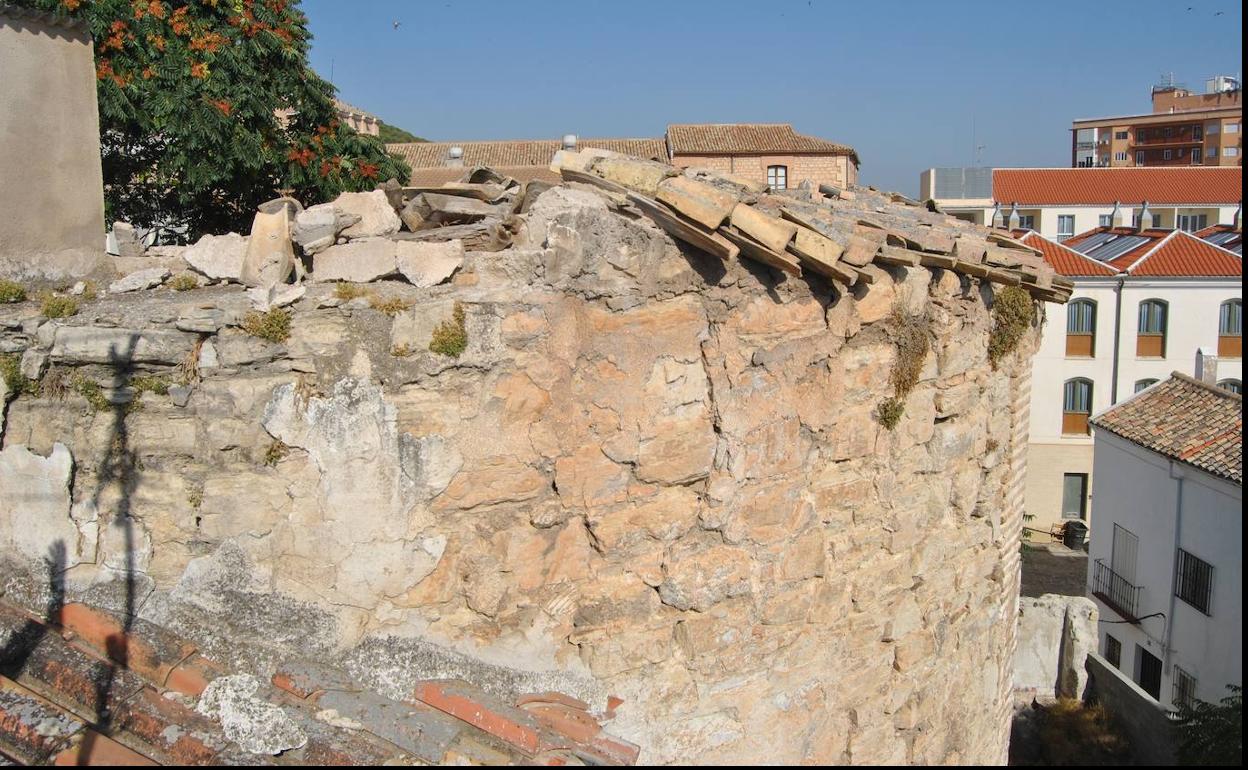 Restos que se conservan de la torre de la antigua iglesia de San Miguel. 