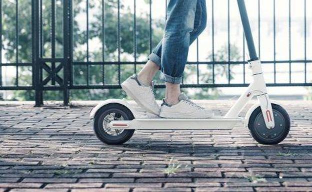 El certificado obligatorio de la DGT para poder circular con patinetes eléctricos por la ciudad