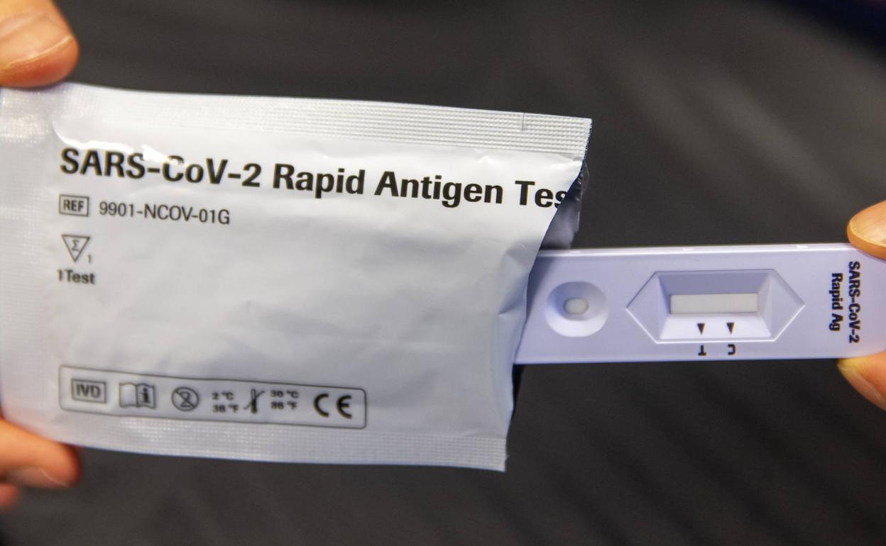 Test rápido de antígenos para detectar Covid-19. 