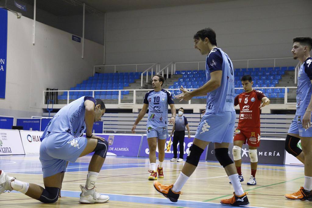 Fotos: Unicaja Almería e Ibiza lo remotan por donde lo dejaron