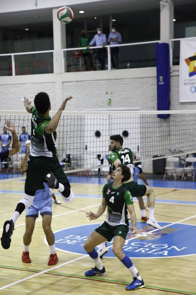 Fotos: Unicaja Almería e Ibiza lo remotan por donde lo dejaron