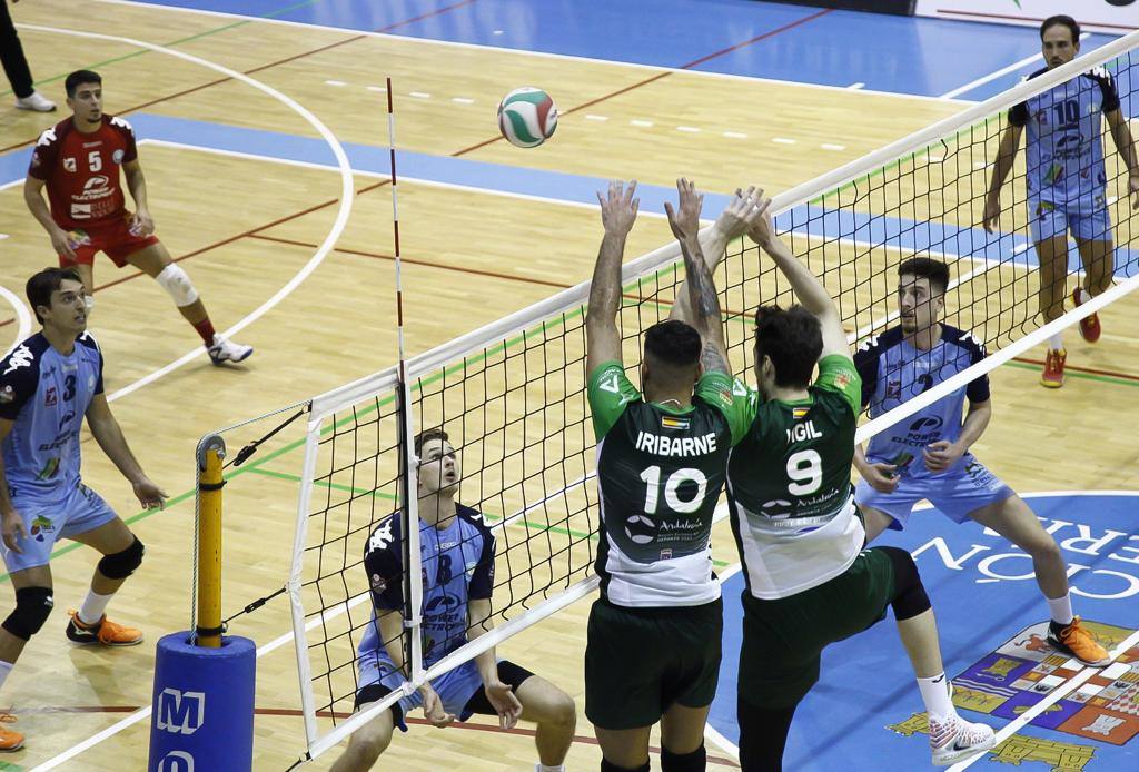 Fotos: Unicaja Almería e Ibiza lo remotan por donde lo dejaron