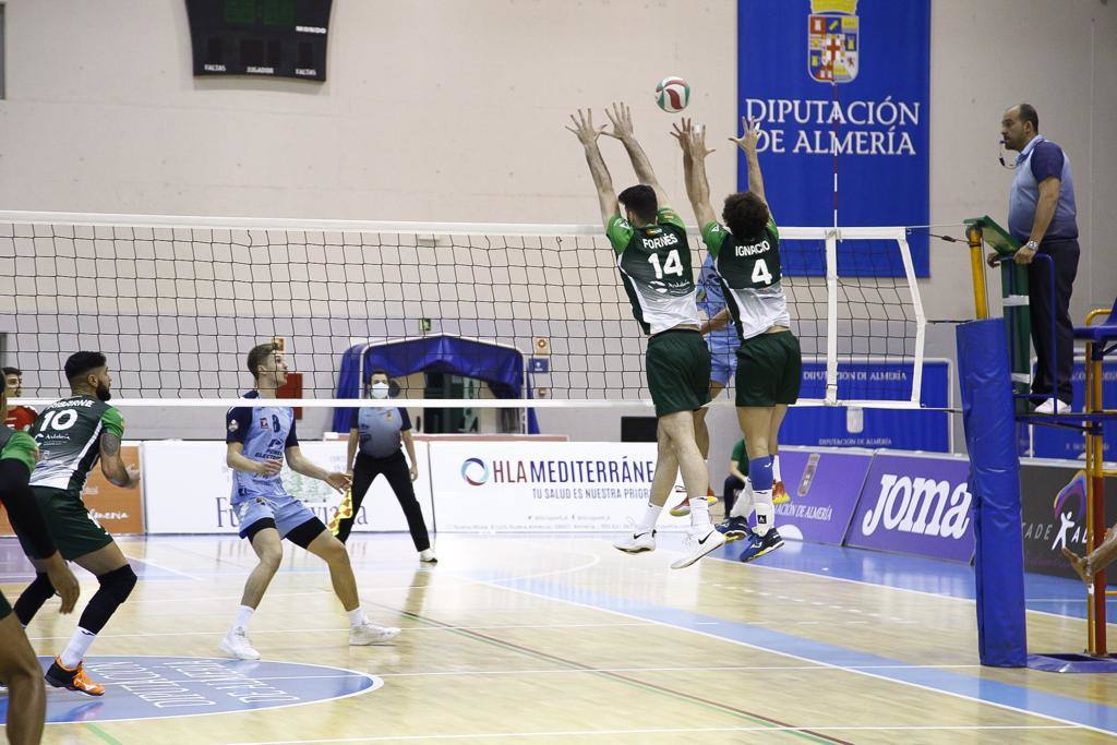 Fotos: Unicaja Almería e Ibiza lo remotan por donde lo dejaron