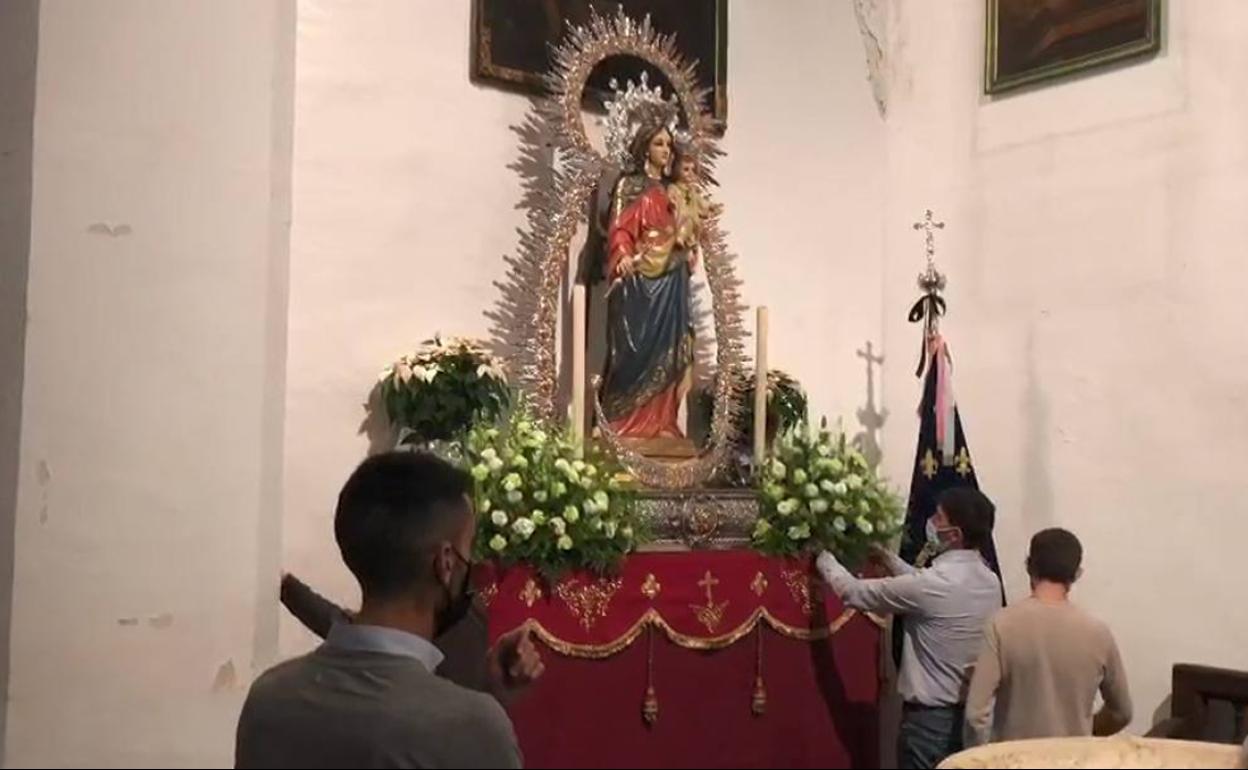 La imagen de María Auxiliadora se venera temporalmente en la parroquia de San Cecilio