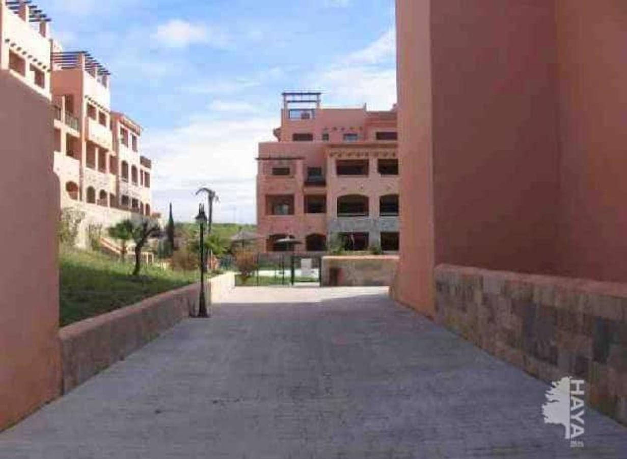 Piso en Atarfe. Cuatro habitaciones. 134,92 metros cuadrados construidos. Precio: 190.000 euros.