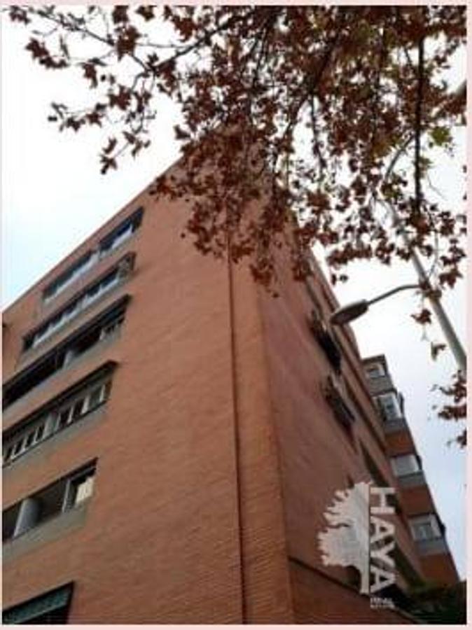 Piso en Granada. Cuatro habitaciones. 110,75 metros cuadrados. Precio: 123.000 euros.