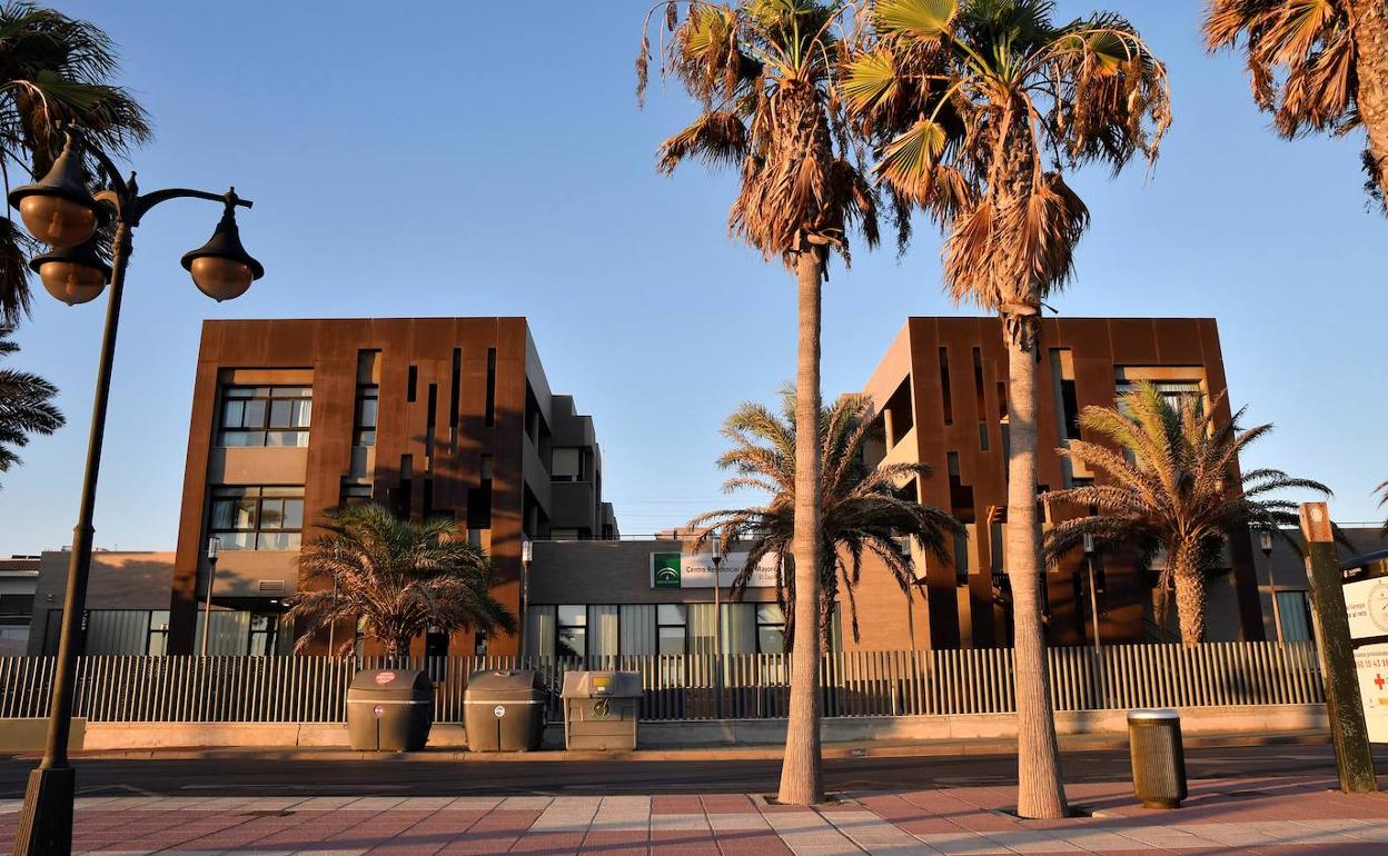 Exterior de la residencia de mayores de El Zapillo, en la capital, donde se ha detectado un segundo brote de Covid. 