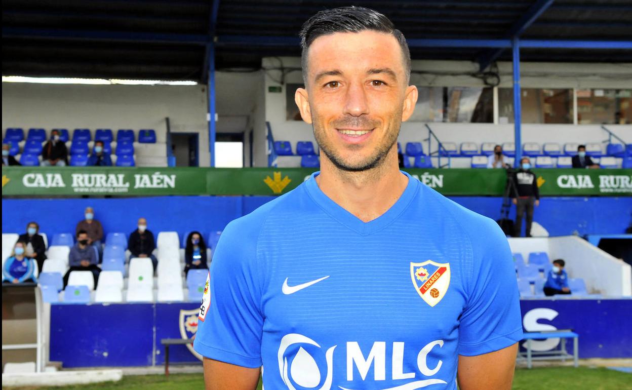 Hugo Díaz ha sido uno de los delanteros más deseados en Linarejos y por fin ya marca goles de azulillo. 