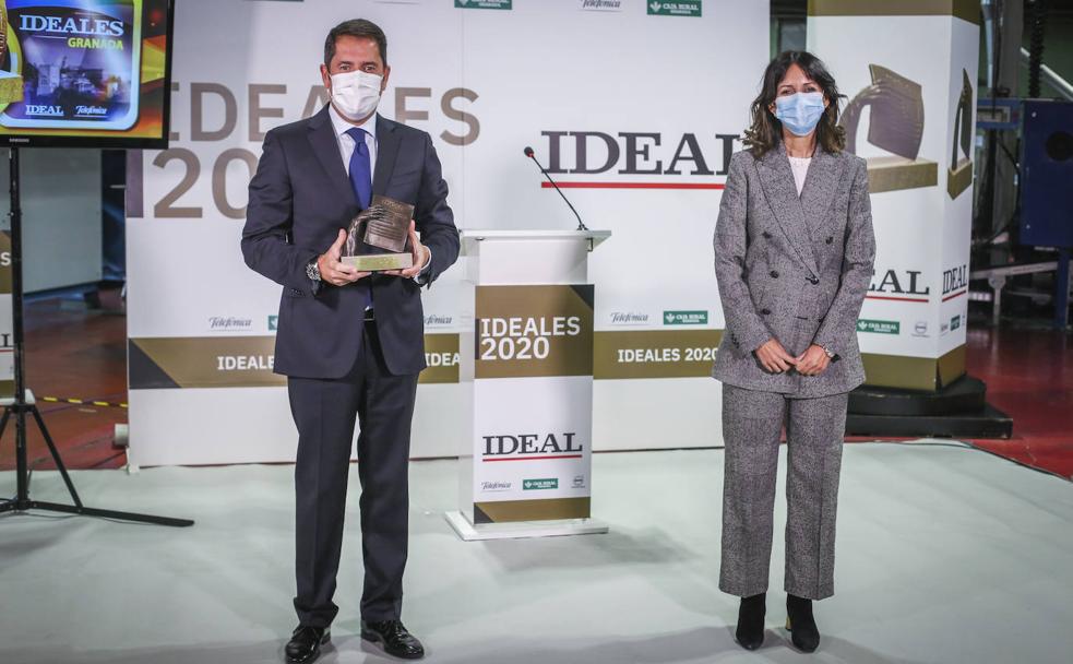 Gerardo Cuerva y Mercedes Navarrete, redactora de economía de IDEAL. 