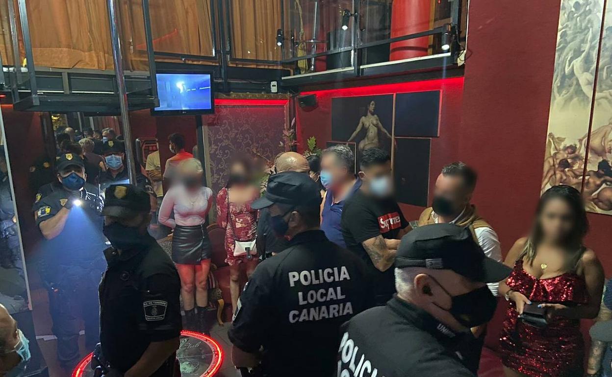 El local donde la policía desaolojó a los presentes