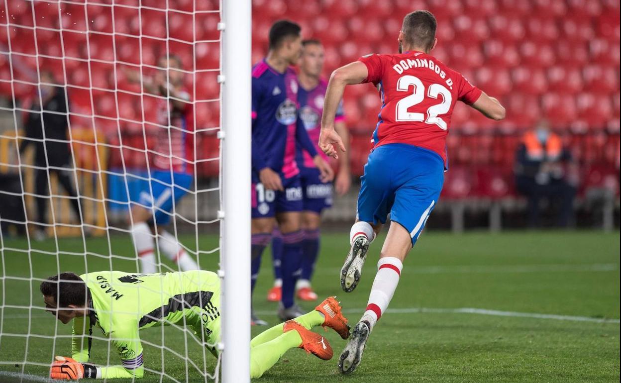Duarte celebra con rapidez el gol que estrechaba la distancia en el marcador. 