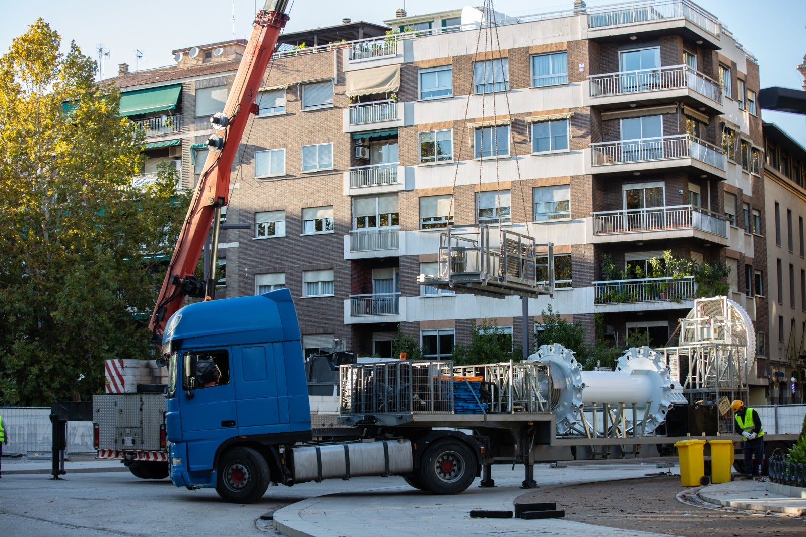 El montaje del mirador ha arrancado este martes en el Paseo del Salón