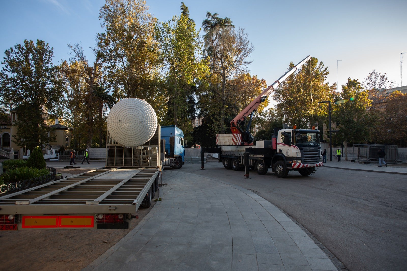 El montaje del mirador ha arrancado este martes en el Paseo del Salón