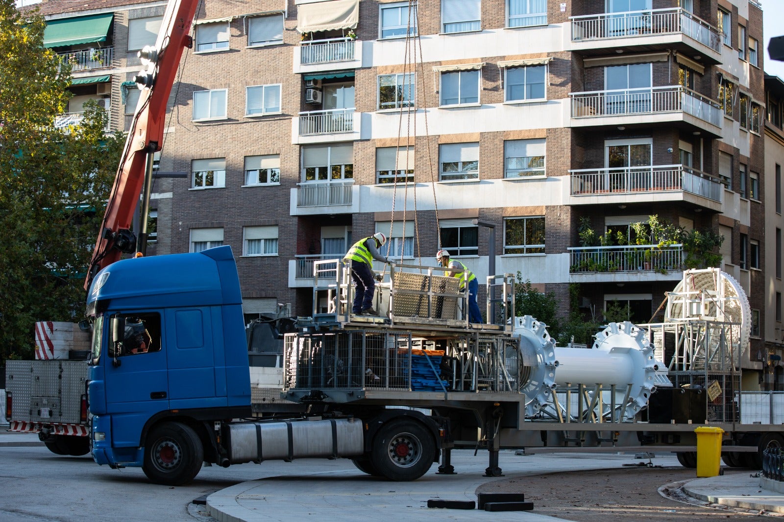 El montaje del mirador ha arrancado este martes en el Paseo del Salón