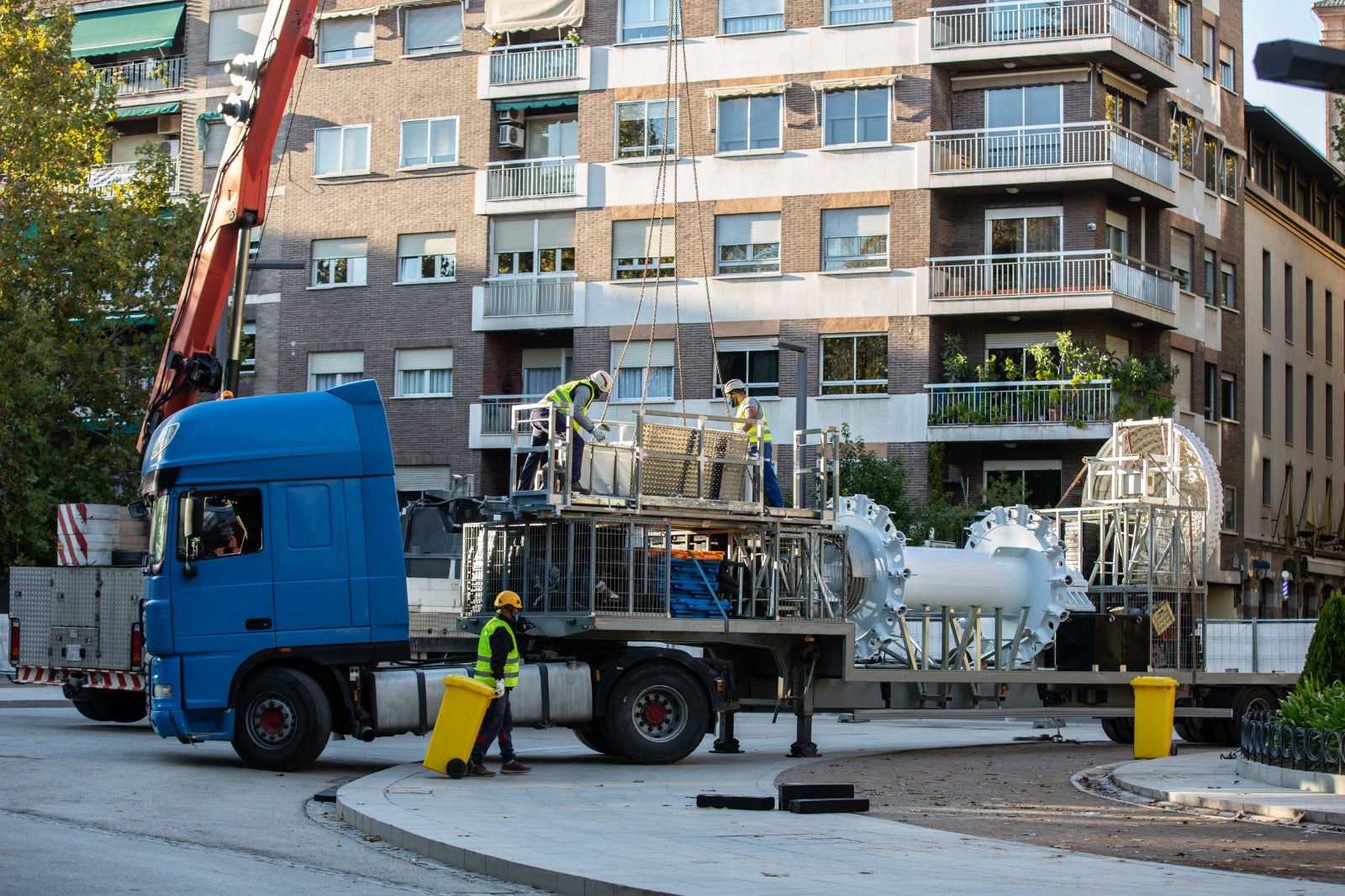 El montaje del mirador ha arrancado este martes en el Paseo del Salón