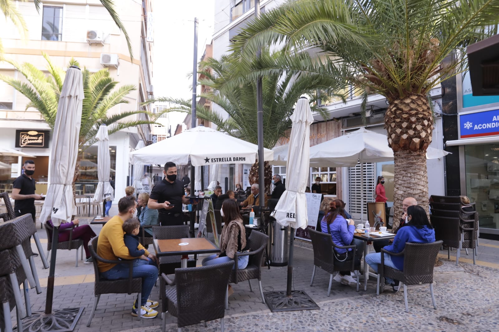 Los comercioes vuelven a abrir sus puertas tras el levantamiento de las restricciones