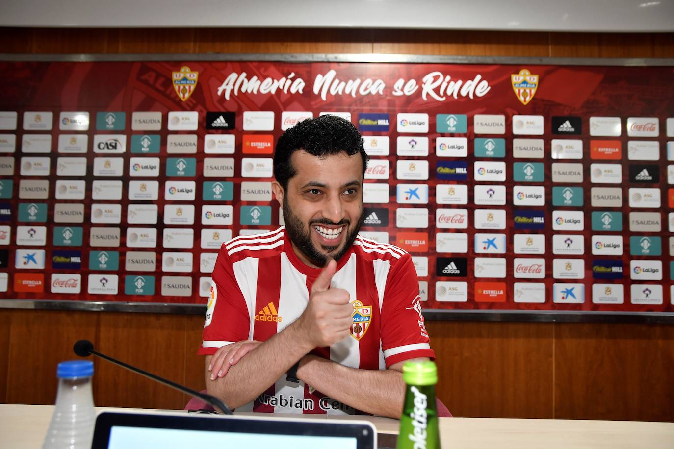 Turki Al-Sheikh agradece el apoyo de Almería con una donación de 200.000 euros. 