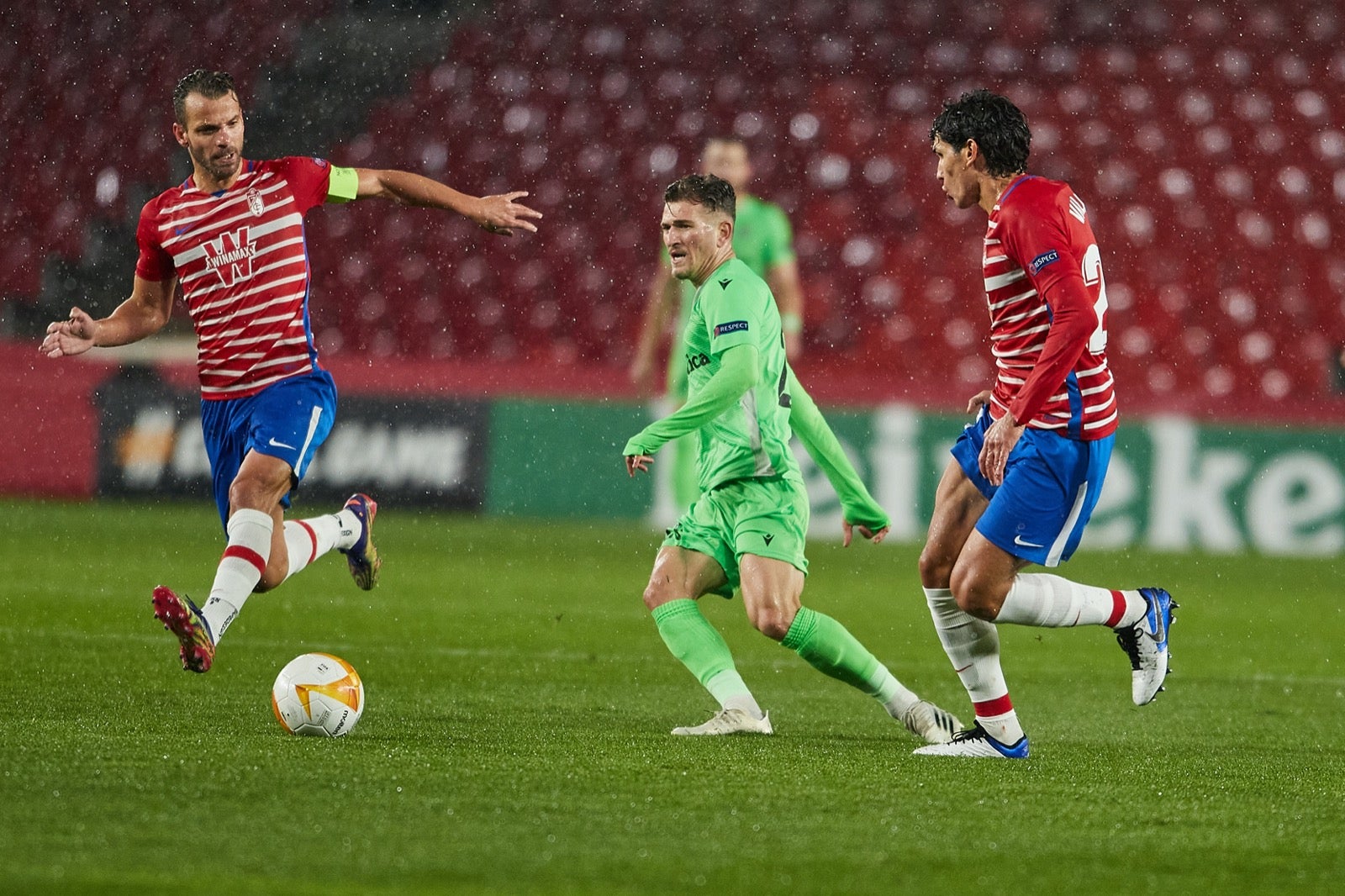 Los de Diego Martínez buscan poner pie y medio en la siguiente ronda de la Europa League.